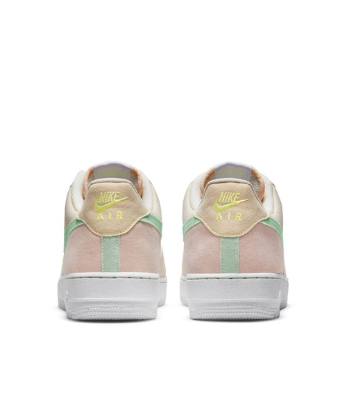 NIKE（ナイキ）の「AIR FORCE 1 '07 LX NN　DR5648-030（スニーカー・メンズ・ベージュ系その他・25.5cm/26.5cm/27.5cm/28.5cm/25.0cm/26.0cm/27.0cm/28.0cm/29.0cm/30.0cm）」の4枚目の写真