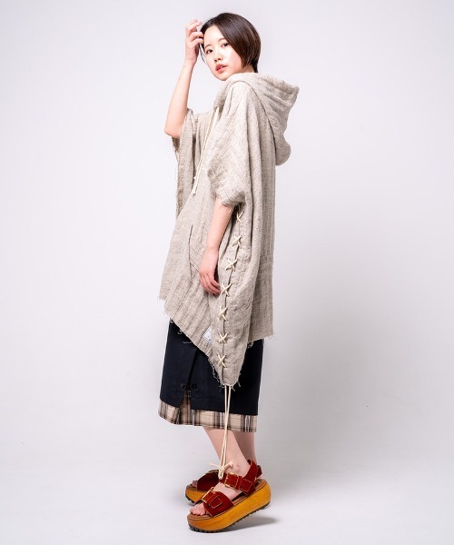 EFFECTEN(エフェクテン)の「mpa2901-raminen asymmetry poncho hoodie ポンチョフーディー(ポンチョ・メンズ・オートミール・FREE)」の10枚目の写真