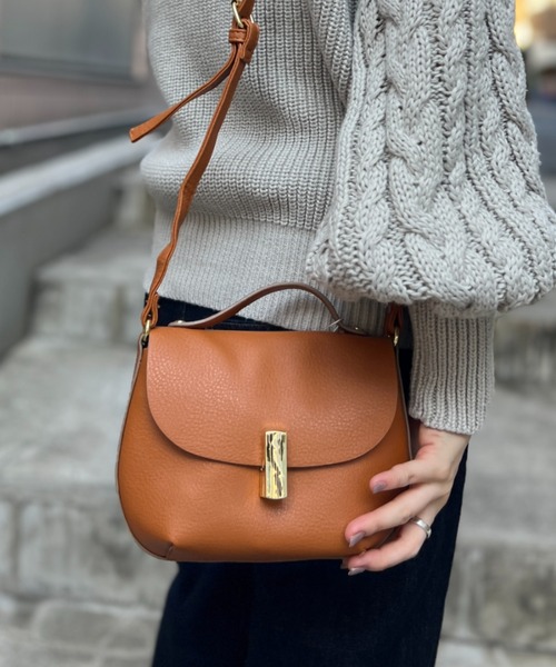 Abahouse Devinette（ドゥヴィネット）の「【mieux un】フェイクレザーミニショルダーバッグ（ショルダーバッグ・レディース・グリーン/キャメル/ブラック/アイボリー・フリー）」の4枚目の写真