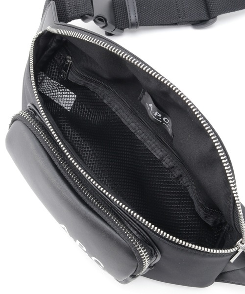 A.P.C.（アーペーセー）の「【A.P.C. / アー ペー セー】 BANANE CAMDEN ウエストバック（ショルダーバッグ・メンズ・ブラック・FREE）」の2枚目の写真