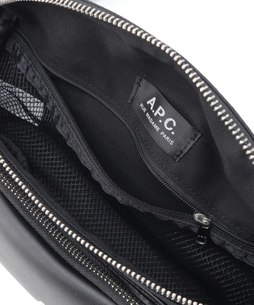 A.P.C.（アーペーセー）の「【A.P.C. / アー ペー セー】 BANANE CAMDEN ウエストバック（ショルダーバッグ・メンズ・ブラック・FREE）」の8枚目の写真