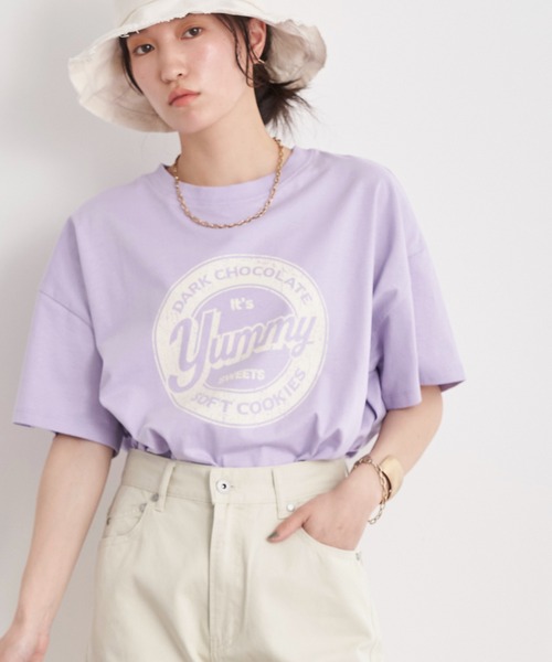 earth music&ecology(アースミュージックアンドエコロジー)の「yummy ショートTシャツ(Tシャツ/カットソー・レディース・チャコールグレー/オフホワイト/サックスブルー/ラベンダー・FREE)」の4枚目の写真