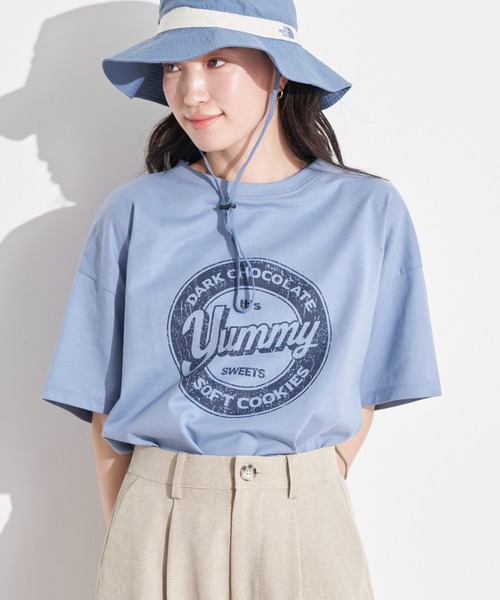 earth music&ecology(アースミュージックアンドエコロジー)の「yummy ショートTシャツ(Tシャツ/カットソー・レディース・チャコールグレー/オフホワイト/サックスブルー/ラベンダー・FREE)」の1枚目の写真