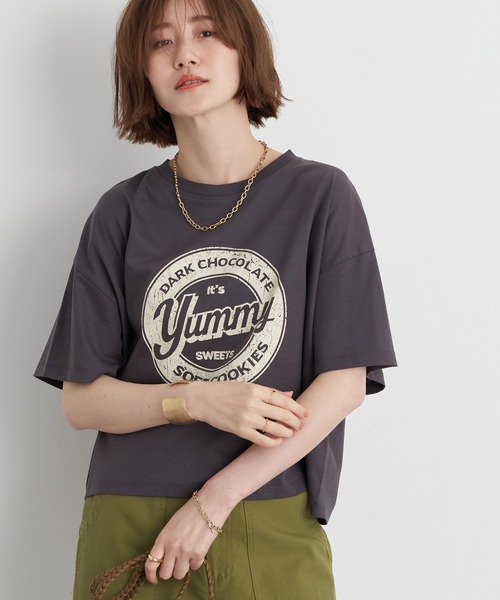earth music&ecology(アースミュージックアンドエコロジー)の「yummy ショートTシャツ(Tシャツ/カットソー・レディース・チャコールグレー/オフホワイト/サックスブルー/ラベンダー・FREE)」の3枚目の写真