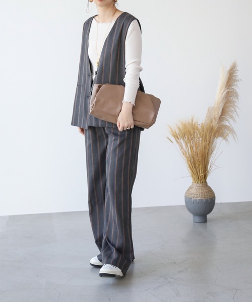 frames RAY CASSIN（フレームスレイカズン）の「WEB限定 ノーカラーストライプジレ セットアップ着用可（ベスト・レディース・ブラック系/グレー系・FREE）」の15枚目の写真