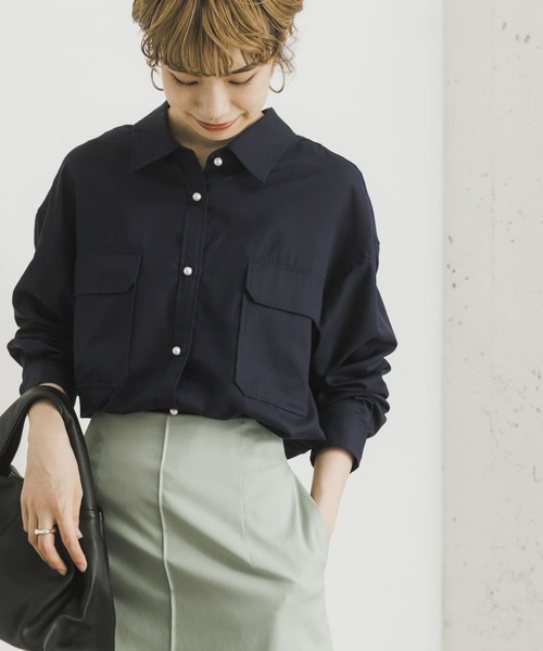 URBAN RESEARCH（アーバンリサーチ）の「パール釦シャツ（シャツ/ブラウス・レディース・ネイビー/オフホワイト/カーキ・FREE）」の3枚目の写真