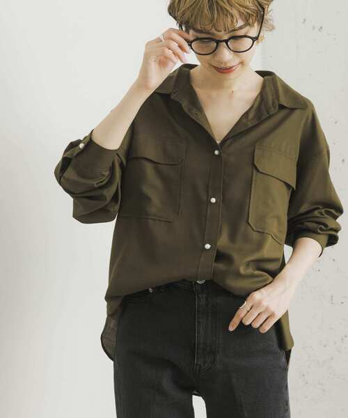 URBAN RESEARCH（アーバンリサーチ）の「パール釦シャツ（シャツ/ブラウス・レディース・ネイビー/オフホワイト/カーキ・FREE）」の2枚目の写真