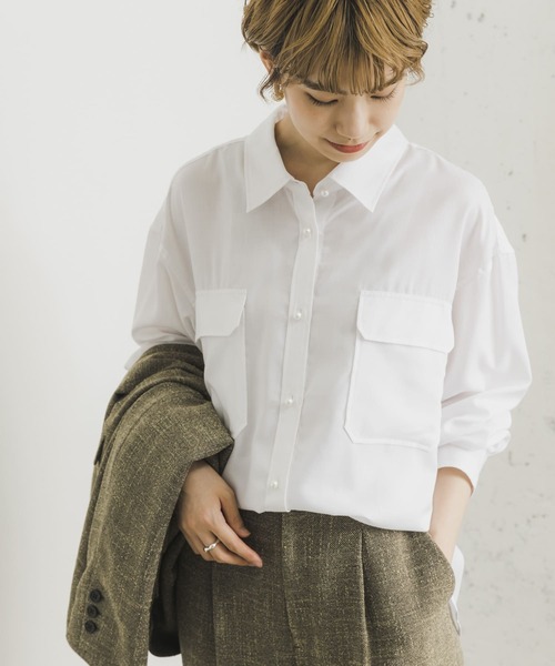 URBAN RESEARCH（アーバンリサーチ）の「パール釦シャツ（シャツ/ブラウス・レディース・ネイビー/オフホワイト/カーキ・FREE）」の5枚目の写真