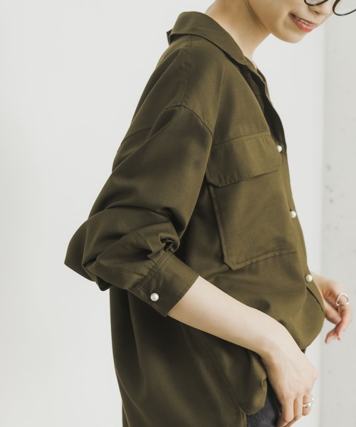 URBAN RESEARCH（アーバンリサーチ）の「パール釦シャツ（シャツ/ブラウス・レディース・ネイビー/オフホワイト/カーキ・FREE）」の9枚目の写真