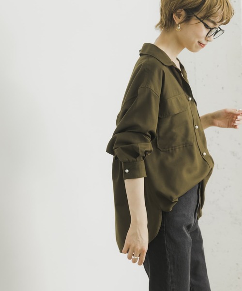 URBAN RESEARCH（アーバンリサーチ）の「パール釦シャツ（シャツ/ブラウス・レディース・ネイビー/オフホワイト/カーキ・FREE）」の12枚目の写真