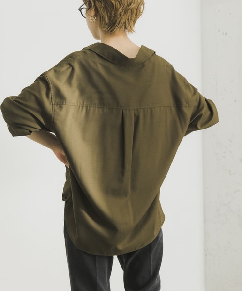 URBAN RESEARCH（アーバンリサーチ）の「パール釦シャツ（シャツ/ブラウス・レディース・ネイビー/オフホワイト/カーキ・FREE）」の14枚目の写真