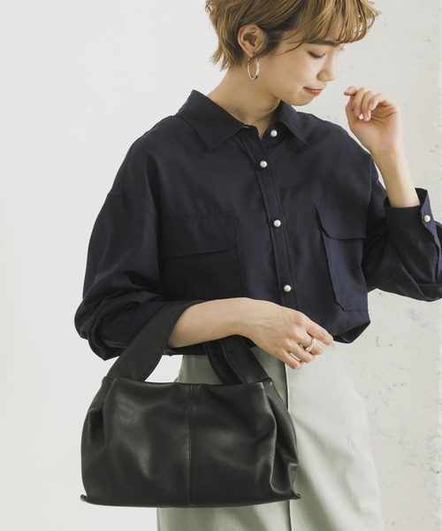 URBAN RESEARCH（アーバンリサーチ）の「パール釦シャツ（シャツ/ブラウス・レディース・ネイビー/オフホワイト/カーキ・FREE）」の19枚目の写真