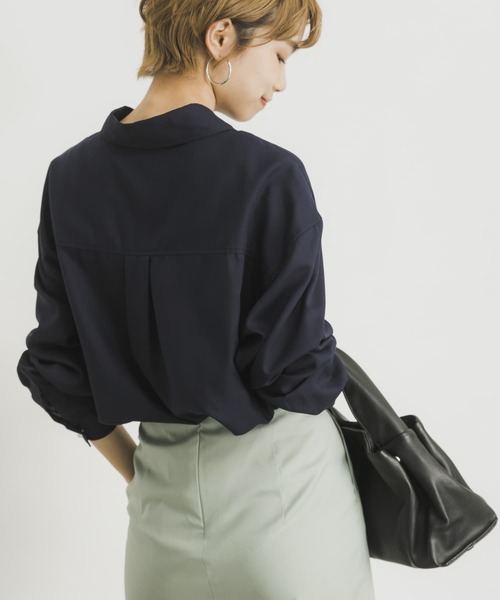 URBAN RESEARCH（アーバンリサーチ）の「パール釦シャツ（シャツ/ブラウス・レディース・ネイビー/オフホワイト/カーキ・FREE）」の20枚目の写真