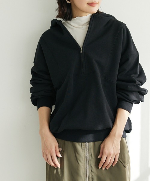 Green　Parks（グリーンパークス）の「ハーフZIP裏毛パーカーチュニック（パーカー・レディース・ブラック/ライトグレー系2/ダークグリーン・FREE）」の2枚目の写真