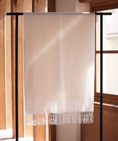 SAISON DE PAPILLON(セゾンドパピヨン)の「ウールタッチ大判マフラー(マフラー・レディース・ブラック/アイボリー/グレー/マスタード/チャコール/パープル/ブラウン・フリー)」の10枚目の写真