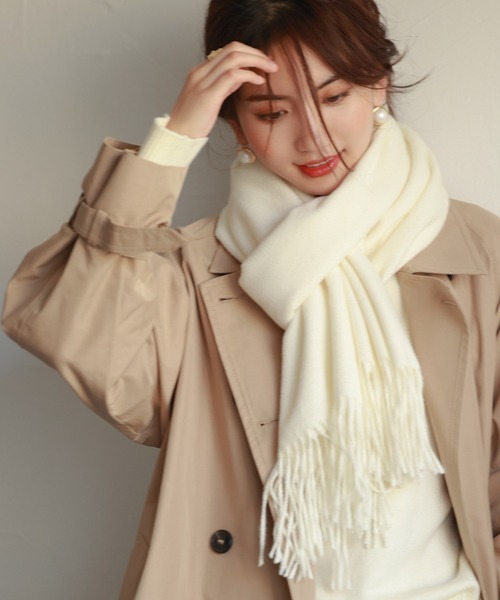 SAISON DE PAPILLON(セゾンドパピヨン)の「ウールタッチ大判マフラー(マフラー・レディース・ブラック/アイボリー/グレー/マスタード/チャコール/パープル/ブラウン・フリー)」の8枚目の写真
