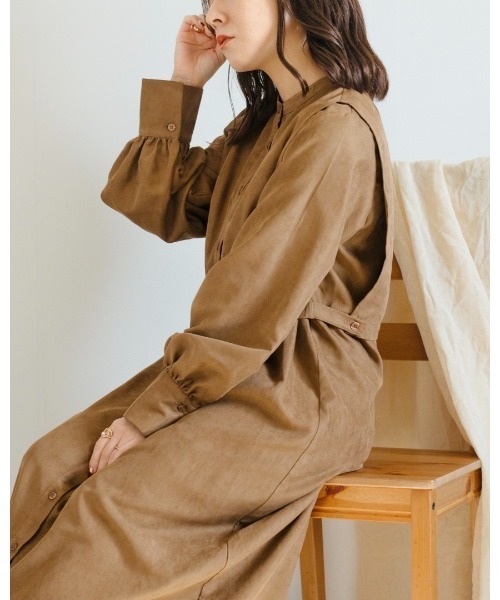 Amourire(アムリール)の「【yumiコラボ】シャツコールレイヤーシャツワンピース(シャツワンピース・レディース・チャコール/ダークブラウン・M/L)」の9枚目の写真