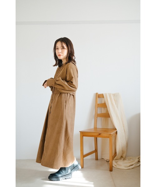 Amourire(アムリール)の「【yumiコラボ】シャツコールレイヤーシャツワンピース(シャツワンピース・レディース・チャコール/ダークブラウン・M/L)」の3枚目の写真