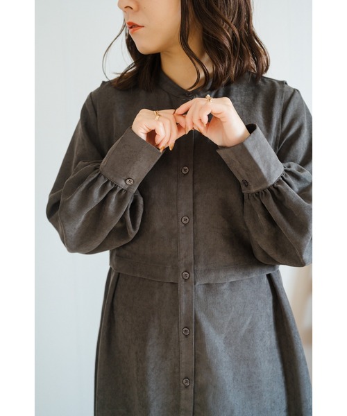 Amourire(アムリール)の「【yumiコラボ】シャツコールレイヤーシャツワンピース(シャツワンピース・レディース・チャコール/ダークブラウン・M/L)」の5枚目の写真