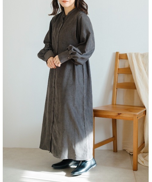 Amourire(アムリール)の「【yumiコラボ】シャツコールレイヤーシャツワンピース(シャツワンピース・レディース・チャコール/ダークブラウン・M/L)」の13枚目の写真