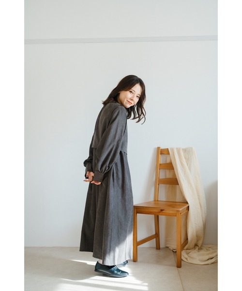 Amourire(アムリール)の「【yumiコラボ】シャツコールレイヤーシャツワンピース(シャツワンピース・レディース・チャコール/ダークブラウン・M/L)」の8枚目の写真