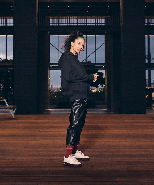 NIKE(ナイキ)の「ナイキ エア フォース 1 '07 SE 40周年 ウィメンズシューズ / Nike Air Force 1 '07 SE Women's Shoes<22.5-29cm 展開>(スニーカー・レディース・クリーム/ホワイト系その他2・27.5/28/28.5/29/26.5/27/22.5/23/23.5/24/24.5/25/25.5/26)」の20枚目の写真