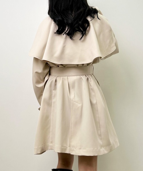 INGNI(イング)の「ケープ付ミディ丈トレンチコート/B(トレンチコート・レディース・ライトベージュ/ベージュ・M)」の20枚目の写真