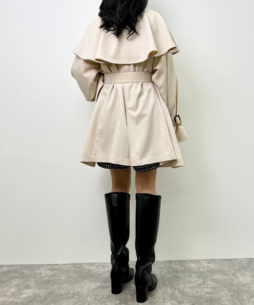INGNI(イング)の「ケープ付ミディ丈トレンチコート/B(トレンチコート・レディース・ライトベージュ/ベージュ・M)」の13枚目の写真
