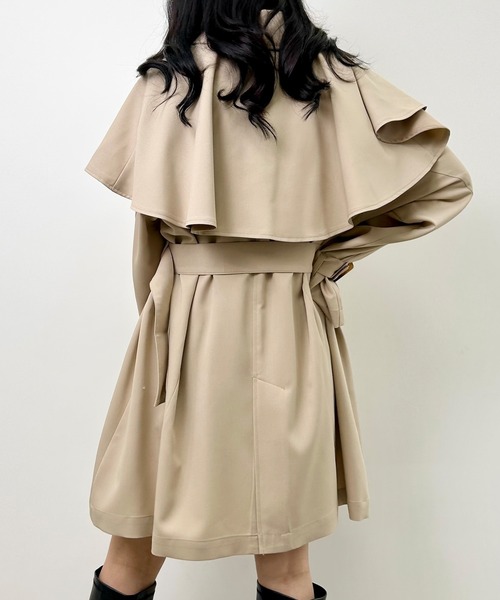 INGNI(イング)の「ケープ付ミディ丈トレンチコート/B(トレンチコート・レディース・ライトベージュ/ベージュ・M)」の16枚目の写真