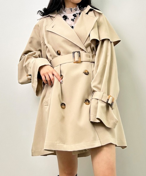 INGNI(イング)の「ケープ付ミディ丈トレンチコート/B(トレンチコート・レディース・ライトベージュ/ベージュ・M)」の4枚目の写真