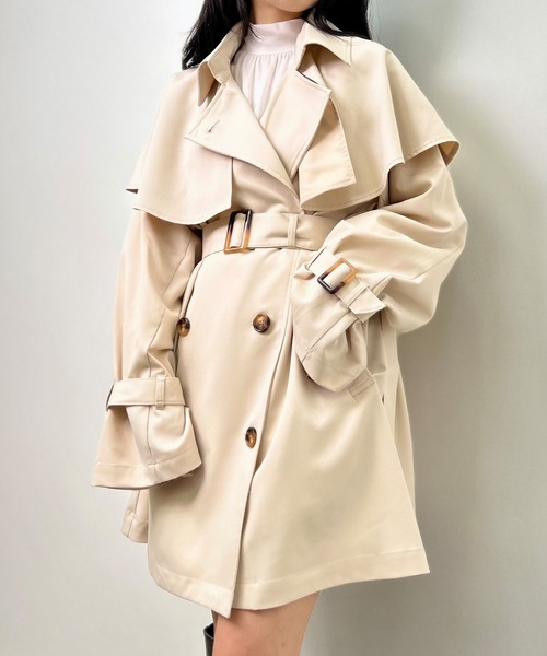 INGNI(イング)の「ケープ付ミディ丈トレンチコート/B(トレンチコート・レディース・ライトベージュ/ベージュ・M)」の3枚目の写真