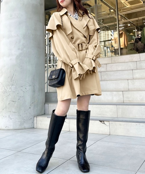 INGNI(イング)の「ケープ付ミディ丈トレンチコート/B(トレンチコート・レディース・ライトベージュ/ベージュ・M)」の8枚目の写真