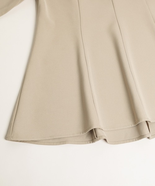 SUGAR BISKET(シュガービスケット)の「パール付きフレアトップス(シャツ/ブラウス・レディース・ネイビー/ベージュ/ブラック・M/L)」の16枚目の写真