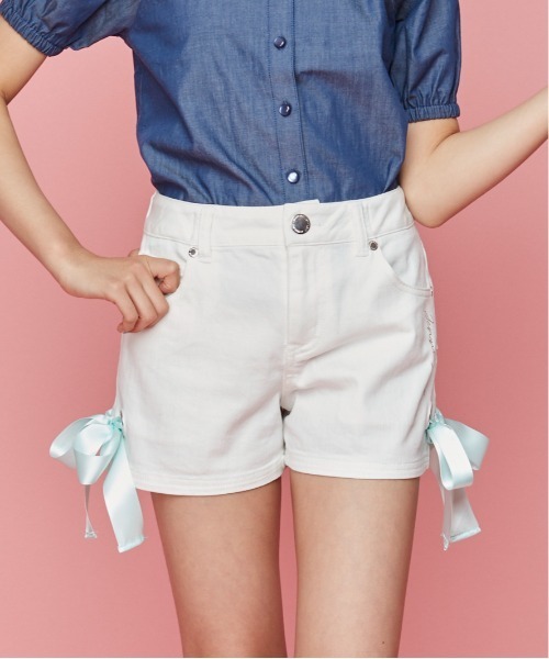 JENNI love（ジェニィラブ）の「サテンリボンショーパン（デニムパンツ・キッズ・ブラック/サックスブルー/オフホワイト/ブルー・130cm/140cm/150cm/160cm）」の2枚目の写真