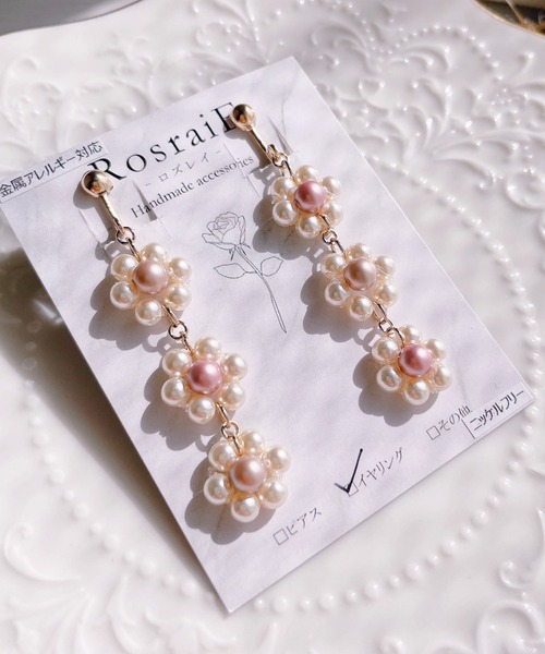 tone(トーン)の「【RosraiE】3連フラワーパール アシンメトリー ロング イヤリング(MA)(イヤリング・レディース・ブラック/ピンク・FREE)」の6枚目の写真