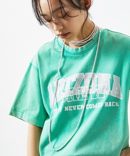 CHIC STYLE(シックスタイル)の「<大きいサイズ>綿100%リメイク風ロゴプリントピグメントTシャツ シックスタイル(Tシャツ/カットソー・レディース・グリーン/チャコール・L/LL/3L/4L/5L)」の2枚目の写真