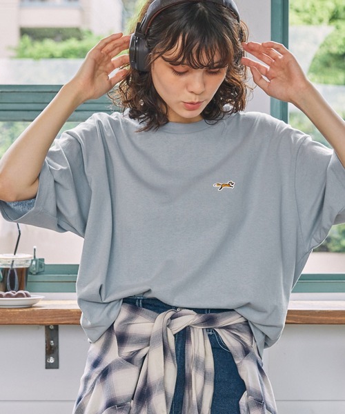 PENNEYS(ぺニーズ)の「PENNEYS/ペニーズ 別注 THE FOX ロゴ ワッペン刺繍ワンポイント ルーズ半袖Tシャツ(Tシャツ/カットソー・レディース・ホワイト系/オフホワイト/グリーン/ネイビー/モカ/ブラック系/ピンク/ワイン系/ブラック/ベージュ系/グレイッシュブルー/グリーン系2/ブラック系1/グレイッシュベージュ/ブラウン系/サックスブルー・L/M)」の13枚目の写真