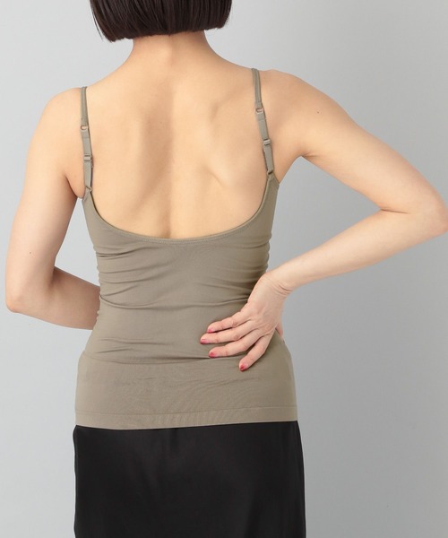 e/rm（イーアールエム）の「【e/rm・セレクト】cohan（コハン）シームレスブラキャミソール（ブラジャー・レディース・キャメル/ブラック・SMALL/MEDIUM）」の5枚目の写真