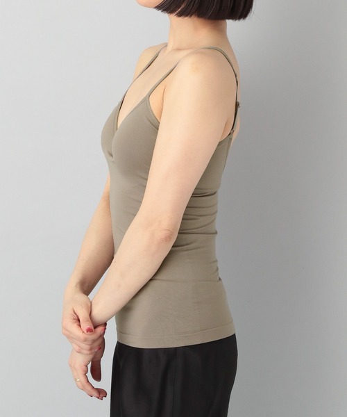 e/rm（イーアールエム）の「【e/rm・セレクト】cohan（コハン）シームレスブラキャミソール（ブラジャー・レディース・キャメル/ブラック・SMALL/MEDIUM）」の13枚目の写真