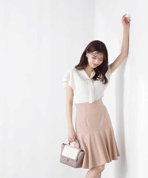 PROPORTION BODY DRESSING(プロポーションボディドレッシング)の「シームフレアースカート / 1213120504(スカート・レディース・ベージュ/ホワイト系その他/ブラック・SMALL/MEDIUM)」の12枚目の写真