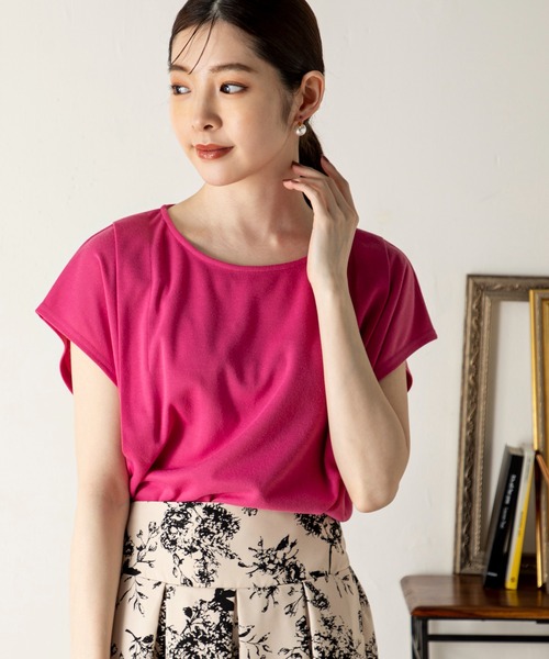 MILLION CARATS(ミリオンカラッツ)の「【ReBasic】リラクシーさときれい見えを両立するタッククルーネックカットソー(Tシャツ/カットソー・レディース・サックスブルー/ピンク/オフホワイト/ブラック/グリーン・MEDIUM/LARGE)」の5枚目の写真