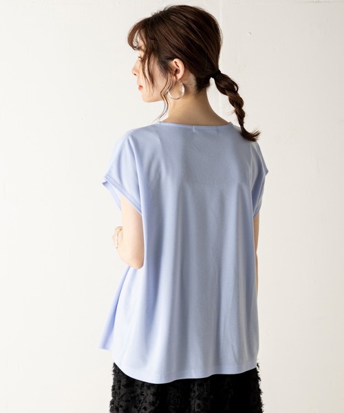 MILLION CARATS(ミリオンカラッツ)の「【ReBasic】リラクシーさときれい見えを両立するタッククルーネックカットソー(Tシャツ/カットソー・レディース・サックスブルー/ピンク/オフホワイト/ブラック/グリーン・MEDIUM/LARGE)」の9枚目の写真