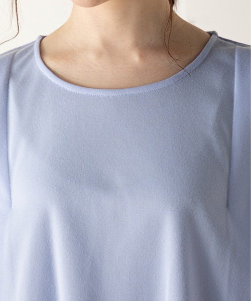 MILLION CARATS(ミリオンカラッツ)の「【ReBasic】リラクシーさときれい見えを両立するタッククルーネックカットソー(Tシャツ/カットソー・レディース・サックスブルー/ピンク/オフホワイト/ブラック/グリーン・MEDIUM/LARGE)」の10枚目の写真