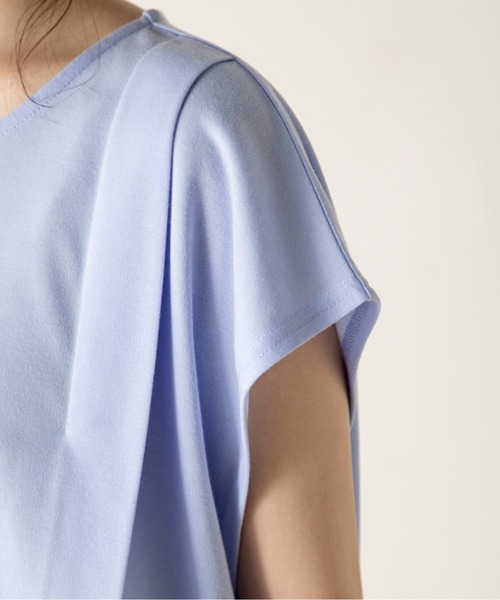 MILLION CARATS(ミリオンカラッツ)の「【ReBasic】リラクシーさときれい見えを両立するタッククルーネックカットソー(Tシャツ/カットソー・レディース・サックスブルー/ピンク/オフホワイト/ブラック/グリーン・MEDIUM/LARGE)」の11枚目の写真