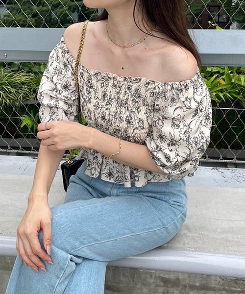 one after another NICE CLAUP（ワンアフターアナザーナイスクラップ）の「オフショルにもなる/シャーリングブラウス（シャツ/ブラウス・レディース・アイボリー/ホワイト×ブラック/ピンク/ラベンダー・FREE）」の3枚目の写真