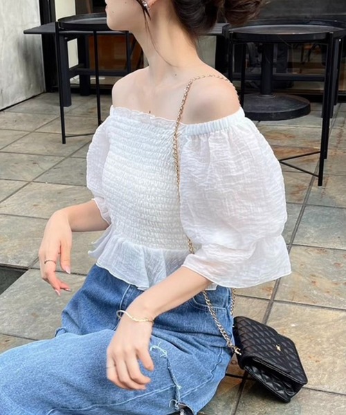 one after another NICE CLAUP（ワンアフターアナザーナイスクラップ）の「オフショルにもなる/シャーリングブラウス（シャツ/ブラウス・レディース・アイボリー/ホワイト×ブラック/ピンク/ラベンダー・FREE）」の2枚目の写真