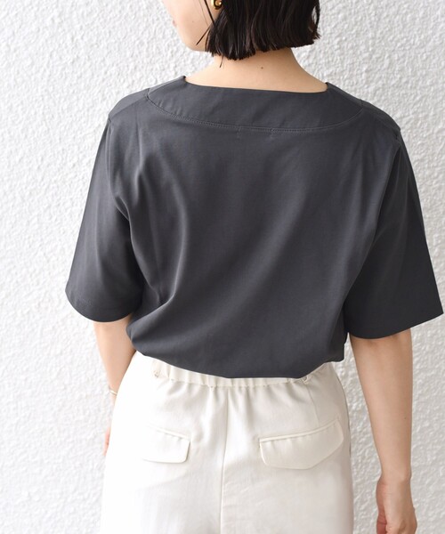 SHIPS（シップス）の「【WEB限定】〈ネックが選べる2サイズ展開〉オーガニックコットン バリエーションネック TEE（Tシャツ/カットソー・レディース・チャコールグレー/ブラック/オフホワイト/ホワイト系/ブラック系/グレー系/ワインレッド/エンジ/ネイビー/コバルトブルー・SMALL/MEDIUM）」の13枚目の写真