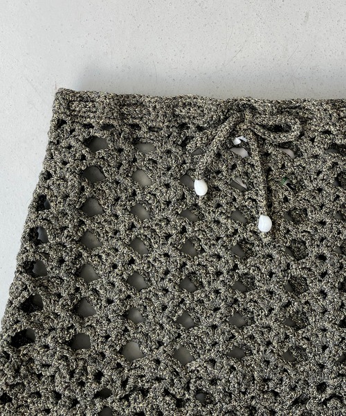 GANNI(ガニー)の「GANNI Crochet Mini Skirt(スカート・レディース・ブラック×ゴールド・32/34)」の2枚目の写真