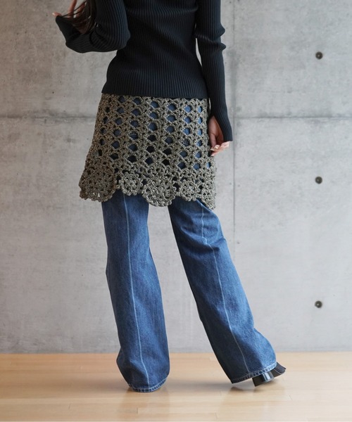 GANNI(ガニー)の「GANNI Crochet Mini Skirt(スカート・レディース・ブラック×ゴールド・32/34)」の5枚目の写真