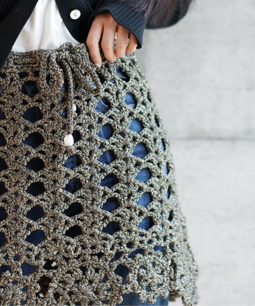 GANNI(ガニー)の「GANNI Crochet Mini Skirt(スカート・レディース・ブラック×ゴールド・32/34)」の4枚目の写真